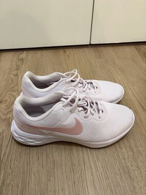 Nike Women's Pale Pink Mesh Running Shoes